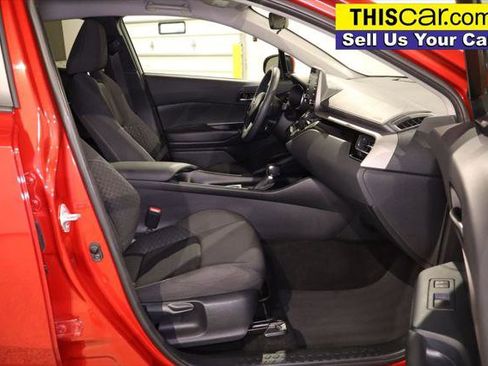 Used 2020 Toyota C-HR LE FWD image 28