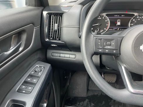 Certified 2024 Nissan Pathfinder S FWD image 12