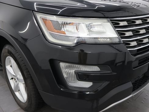 Used 2017 Ford Explorer XLT w/ Equipment Group 202A AWD/4WD image 23