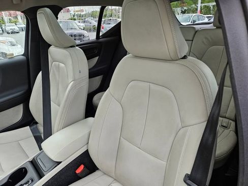 Used 2019 Volvo XC40 T5 Momentum AWD/4WD image 17