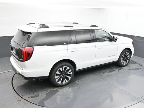 Used 2025 Ford Expedition Platinum w/ Driver's Package AWD/4WD image 21