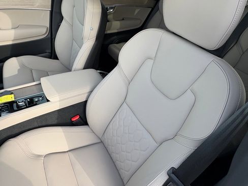 New 2026 Volvo XC90 B6 Plus w/ Protection Package Premier image 18