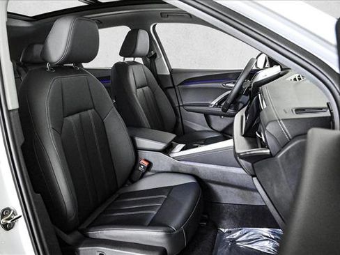 Certified 2025 Audi Q5 Premium w/ Convenience Package image 22