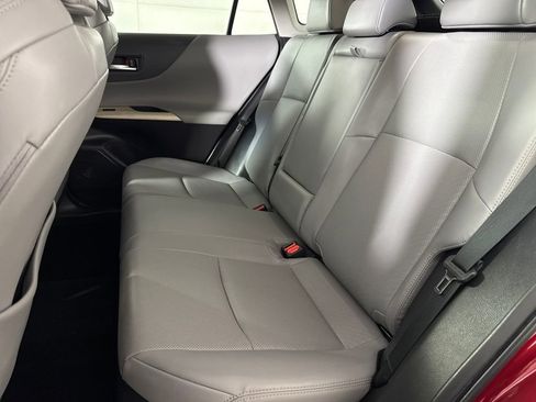 Used 2022 Toyota Venza Limited image 11