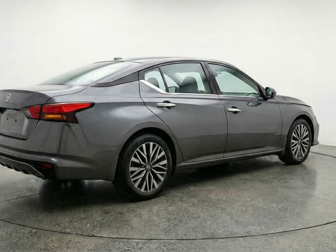 Used 2025 Nissan Altima 2.5 SV image 9