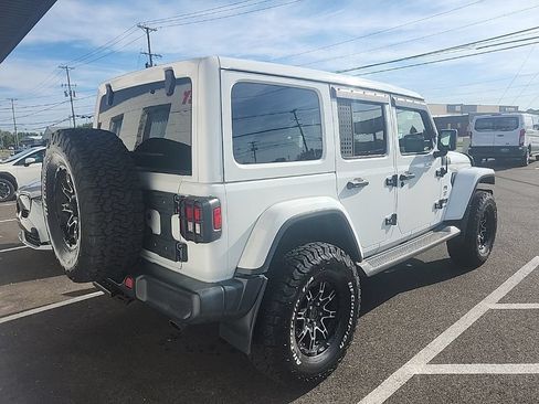 Used 2020 Jeep Wrangler Unlimited Sahara AWD/4WD image 5