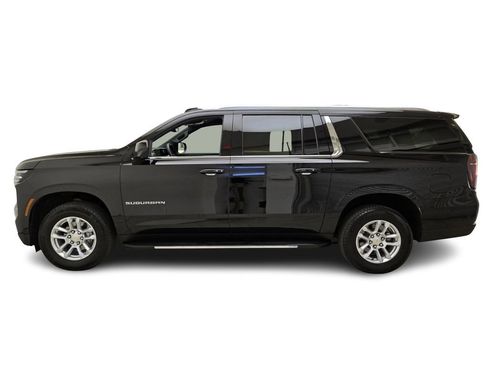 Used 2025 Chevrolet Suburban LT image 12