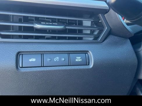 Used 2024 Nissan Altima 2.5 SV image 18