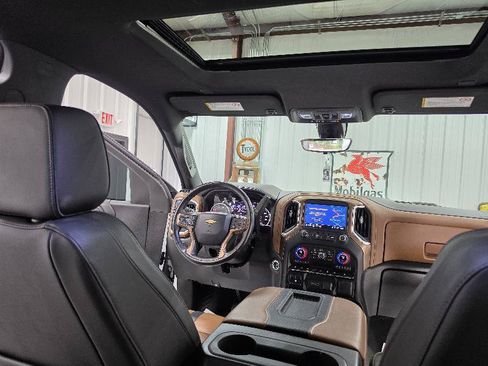 Used 2021 Chevrolet Silverado 2500 High Country w/ Z71 Off-Road Package AWD/4WD image 11