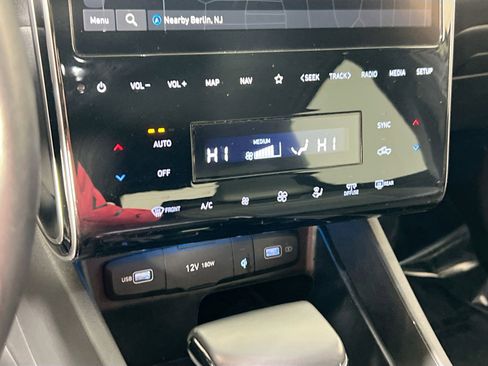 Used 2023 Hyundai Santa Cruz Limited image 16