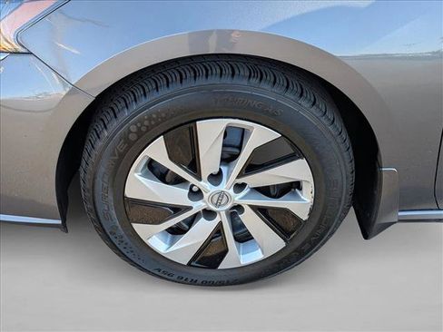 Used 2024 Nissan Altima 2.5 S FWD image 28