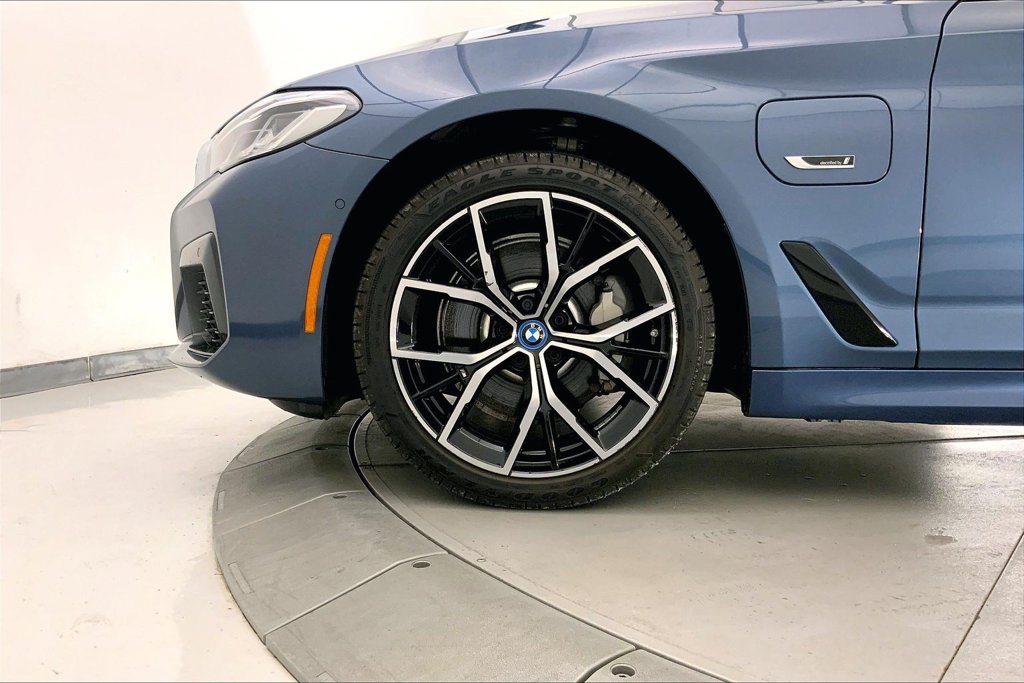 Certified 2023 BMW 530e xDrive w/ Premium Package AWD/4WD image 8