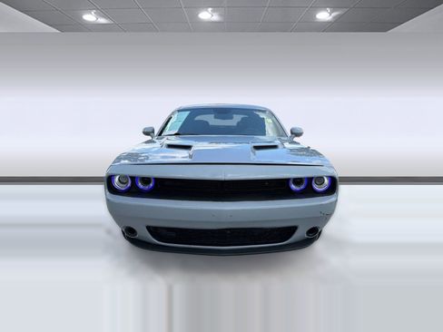 Used 2020 Dodge Challenger SXT w/ Driver Convenience Group RWD image 5