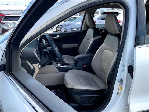 Used 2020 Ford Escape Titanium image 8