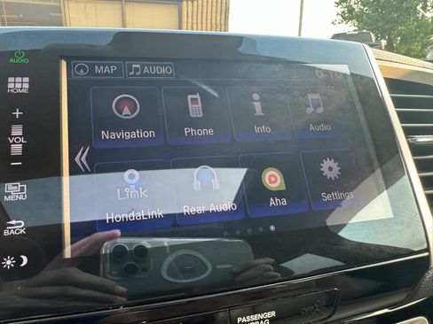 Used 2016 Honda Pilot Touring image 18