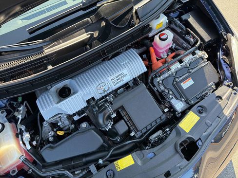 Used 2014 Toyota Prius Two image 16