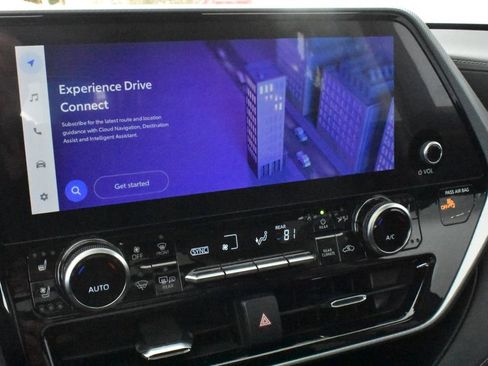 Used 2023 Toyota Highlander Platinum image 17