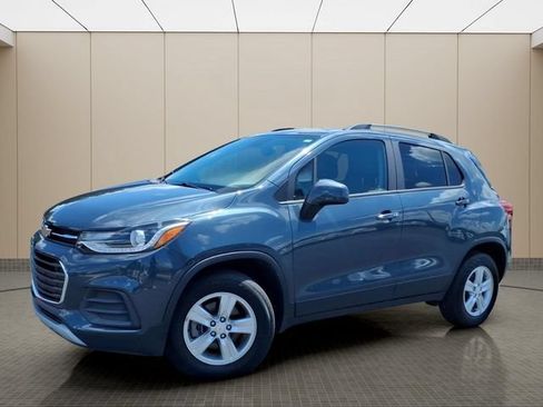 Used 2022 Chevrolet Trax LT w/ Driver Confidence Package AWD/4WD image 2