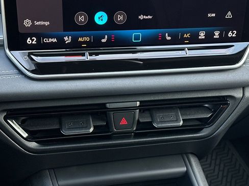 New 2026 Volkswagen Tiguan SE R-Line FWD image 18