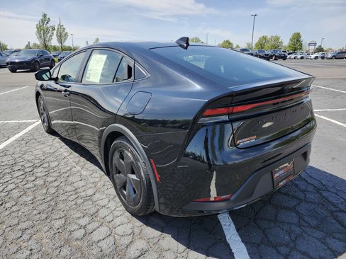 Used 2024 Toyota Prius LE image 8