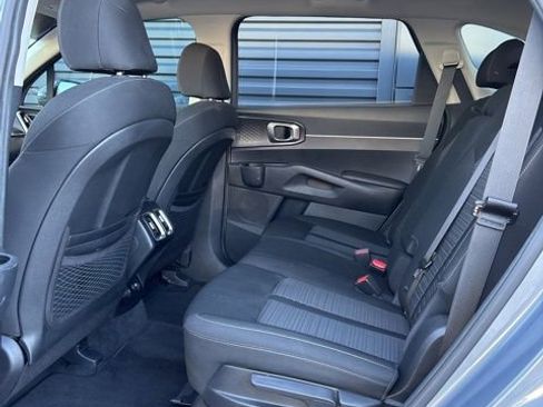 Used 2022 Kia Sorento LX FWD image 6