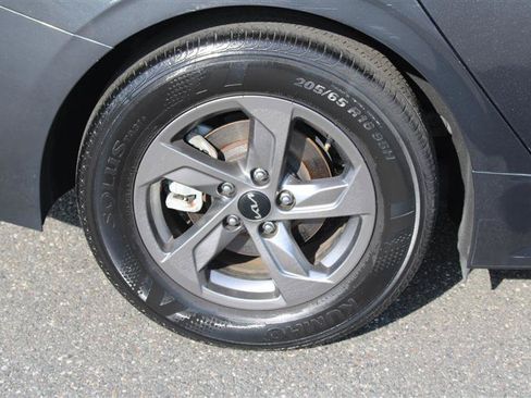 Used 2022 Kia K5 LXS FWD image 9