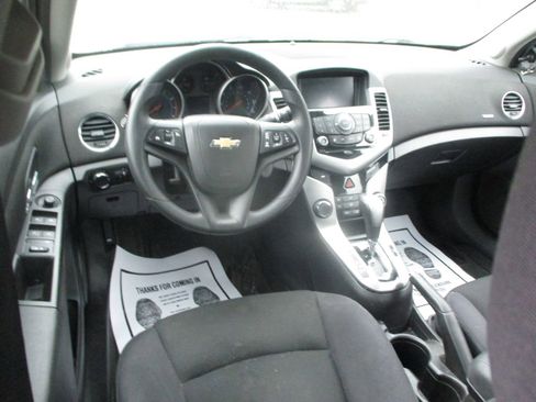 Used 2015 Chevrolet Cruze LT image 9