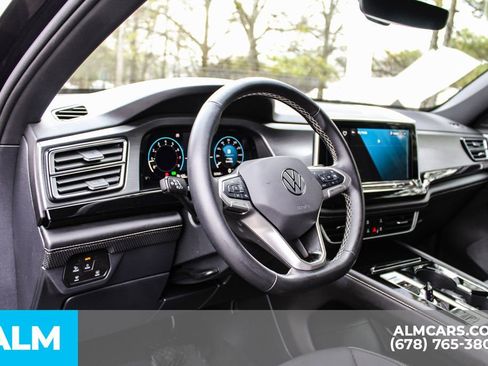 Used 2025 Volkswagen Atlas Cross Sport SE FWD image 31