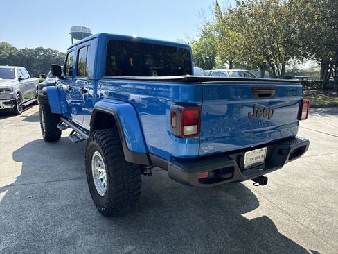 Used 2025 Jeep Gladiator Sport AWD/4WD image 5