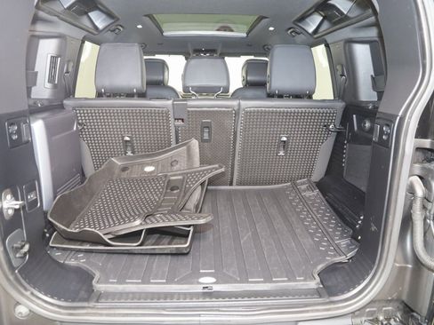 Used 2023 Land Rover Defender 110 V8 image 48