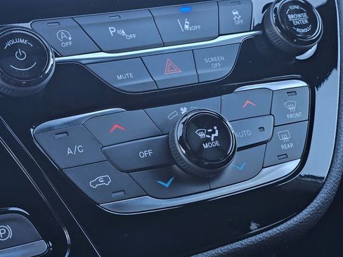 New 2026 Chrysler Pacifica Select image 21