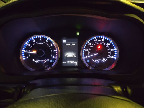 Used 2019 Toyota Highlander LE FWD image 15