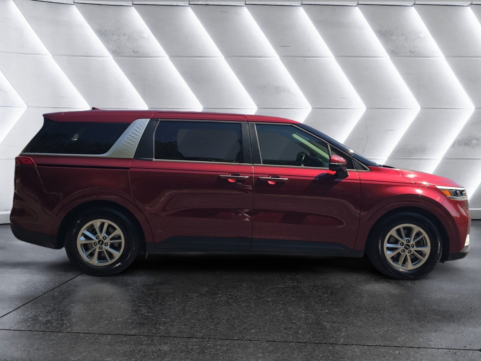Used 2022 Kia Carnival LXS FWD image 6