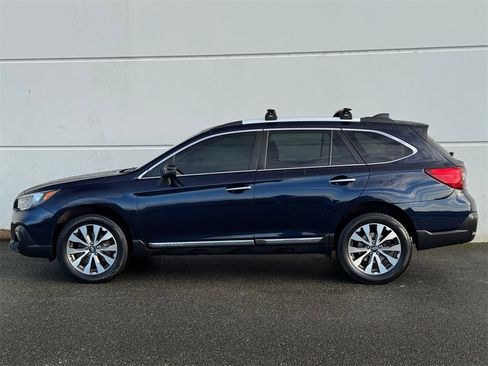 Used 2018 Subaru Outback 3.6R Touring image 4