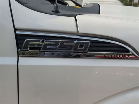 Used 2015 Ford F250 Lariat w/ Lariat Ultimate Package image 10