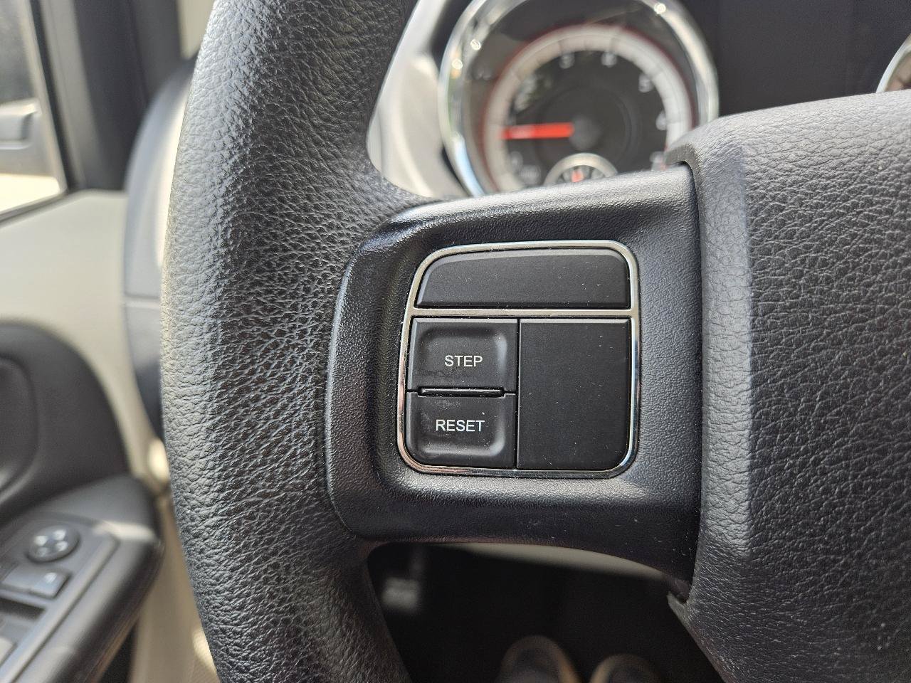 Used 2017 Dodge Grand Caravan SE FWD image 41