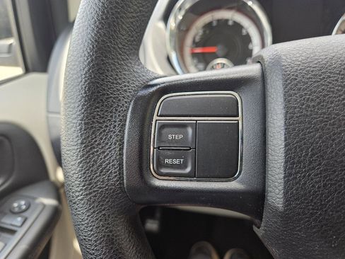 Used 2017 Dodge Grand Caravan SE FWD image 41