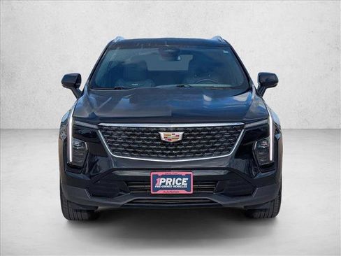 Used 2025 Cadillac XT4 Premium Luxury FWD image 2