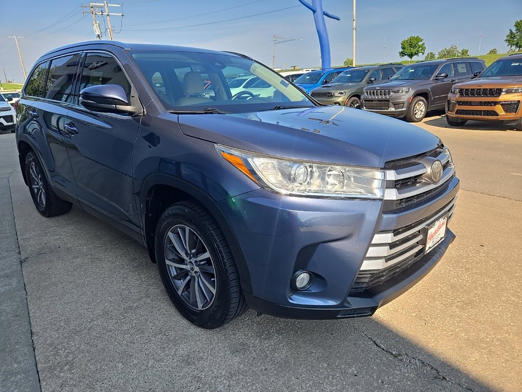 Used 2019 Toyota Highlander XLE FWD image 14