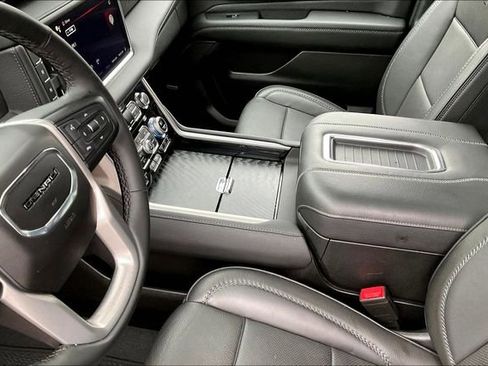 Used 2023 GMC Yukon Denali image 13