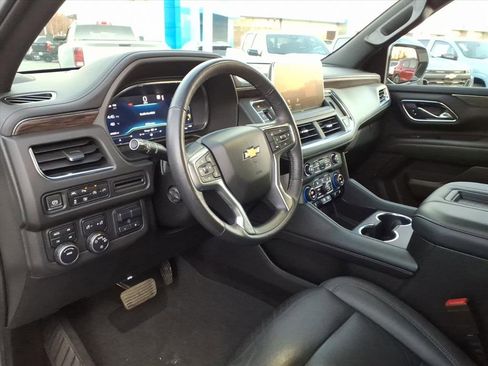 Used 2022 Chevrolet Suburban LT w/ LT Signature Package image 16