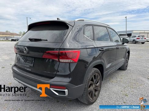 Used 2023 Volkswagen Taos SE w/ Panoramic Sunroof Package image 5