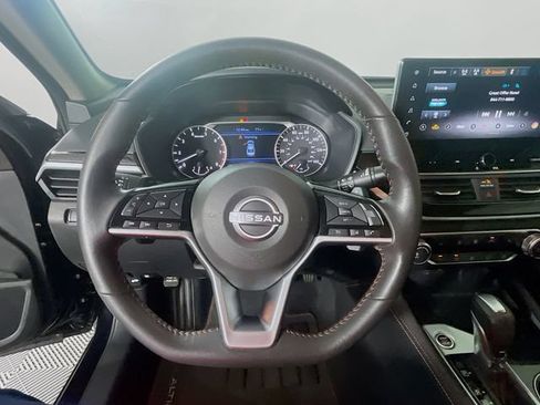 Used 2024 Nissan Altima 2.5 SR w/ SR Premium Package FWD image 12
