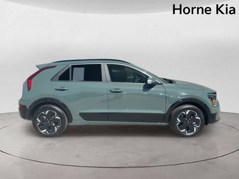 Certified 2024 Kia Niro Wave FWD image 3