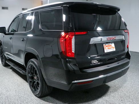 Used 2023 GMC Yukon SLT w/ SLT Premium Package AWD/4WD image 9