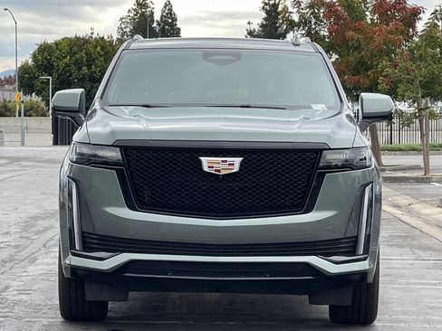 Used 2023 Cadillac Escalade ESV Sport w/ Touring Package image 9