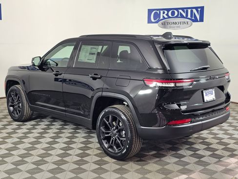 New 2025 Jeep Grand Cherokee Limited image 2