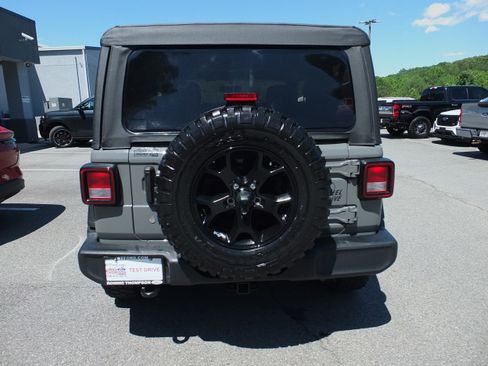 Used 2022 Jeep Wrangler Sport AWD/4WD image 4