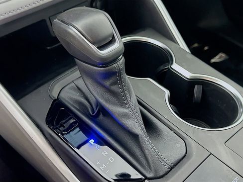 Used 2023 Toyota Highlander XLE image 32