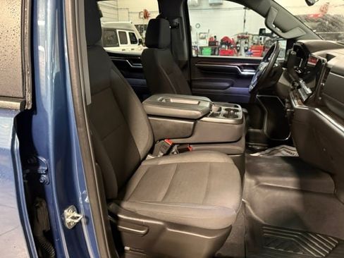 Used 2024 Chevrolet Silverado 1500 LT AWD/4WD image 10